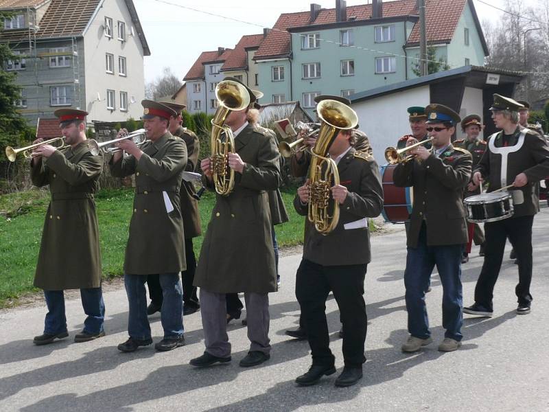 Zbytinští slavili retro 1. máj.