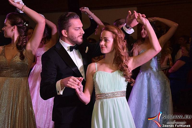 V pátek 6. prosince taneční škola Tomáše Gaudníka zakončila již 8. ročník tanečních kurzů pro mládež ve Vimperku.