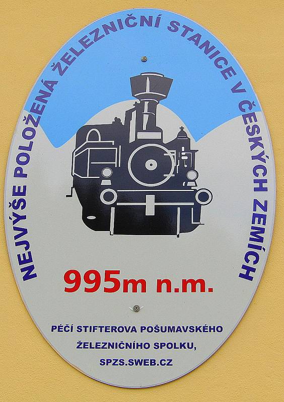 Jedna z nejvýše položených vesniček v jižních Čechách s 97 stálými obyvateli je doslova balzám na duši. Lze navštívit okolní lesy, vystoupat na vrchol Boubínského pralesa a objevovat i další krásy.