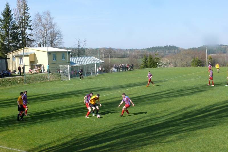 Vacov (žluté dresy) - Čtyři Dvory 2:2.