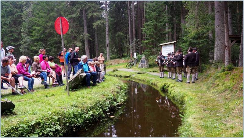 V sobotu 14. září se letos již osmé plavení dříví konalo v Rakousku u potoku Schrollenbach.