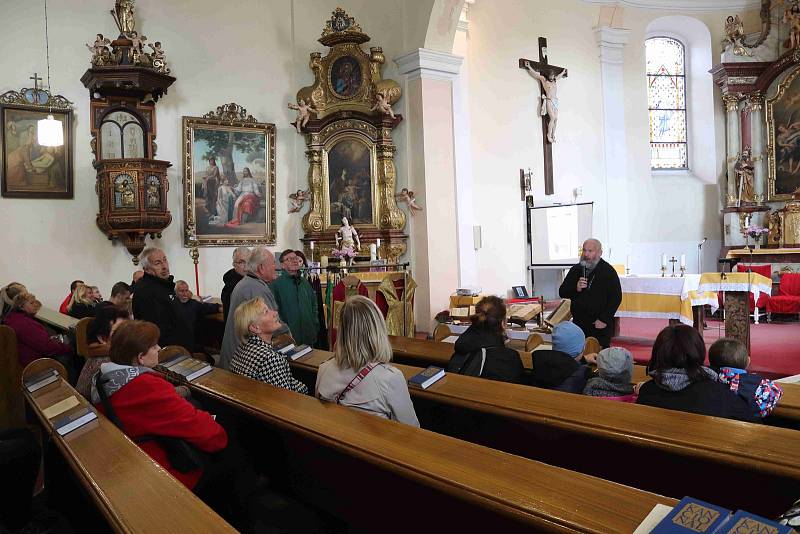 Volarští slavili posvícení vyprávěním o historii a prohlídkou kostela.