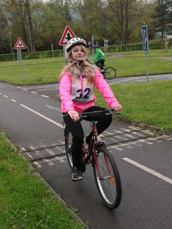 V Prachaticích se ve čtvrtek 5. května uskutečnilo okresní kolo soutěže mladých cyklistů. Ti museli zvládnout nejen jízdu na dopravním hřišti, ale také jízdu zručnosti, testy a zdravovědu.