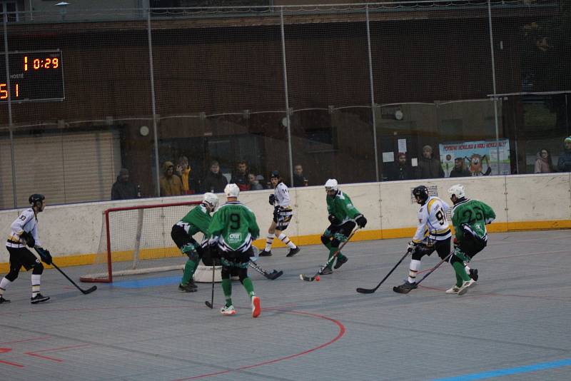 Hokejbalová první liga: HBC Prachatice - Pedagog Č. Budějovice 4:2.