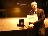 Robert Huneš převzal cenu za nejvíce hlasů v ceně veřejnosti Neziskovka roku 2017.