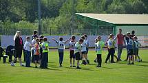 Městský stadion se zaplnil dětmi. Dům dětí a mládeže pro ně připravil atletickou soutěž.