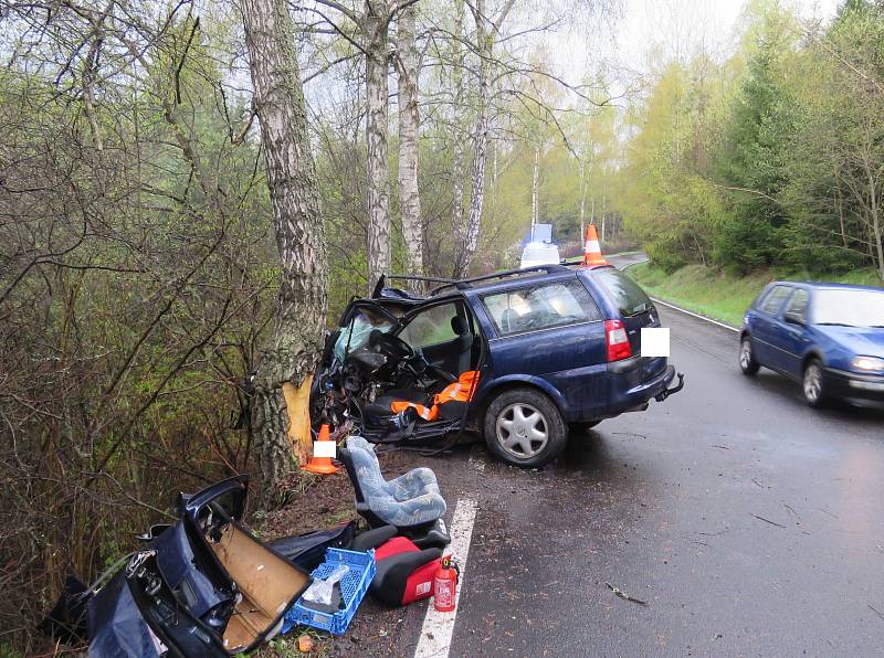 Vrtulník transportoval ženu od nehody s těžkým zraněním do nemocnice v Českých Budějovicích.