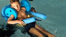 Děti v Prachaticích si mohou o prázdninách vybrat z několika příměstských táborů. Jeden z nich je i v krytém plaveckém bazénu.