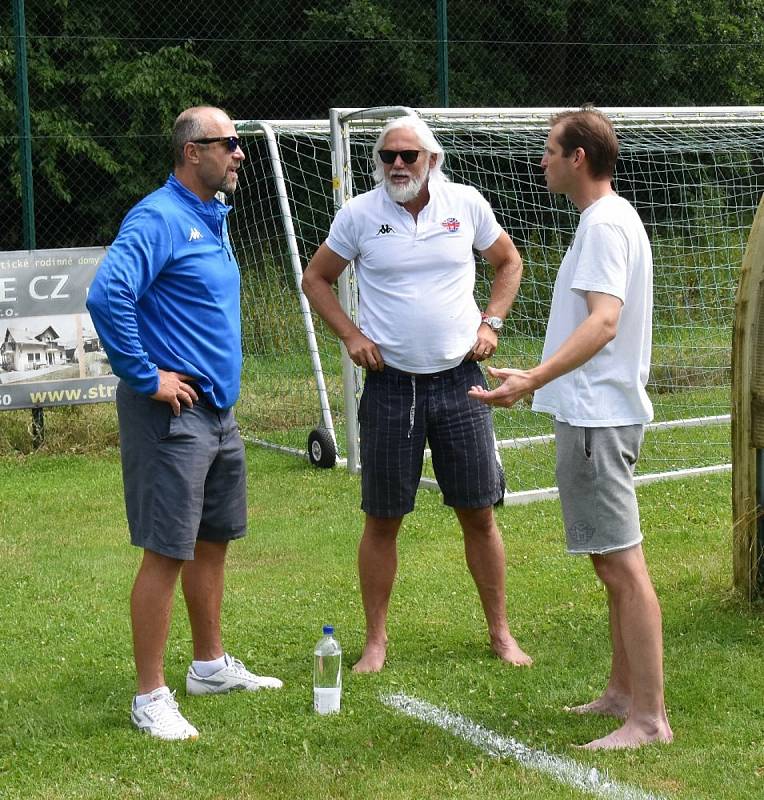 Strunkovická fotbalové exhibice znovu potěšila všechny milovníky sportu i zábavy.