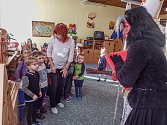 Mikuláš, čerti a anděl zavítali i mezi děti v Mateřské škole v České ulici v Prachaticích.