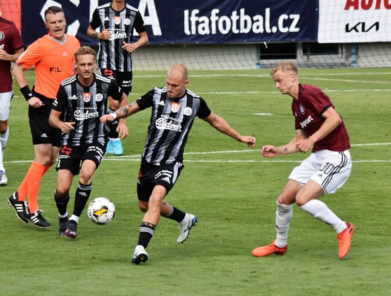 Dynamo Č. Budějovice - Sparta Praha 0:2 (0:2).