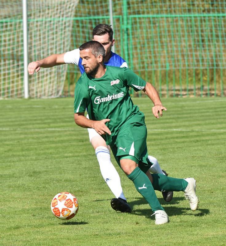 Lažišťští fotbalisté (zelené dresy) přehráli Třeboň 3:2.