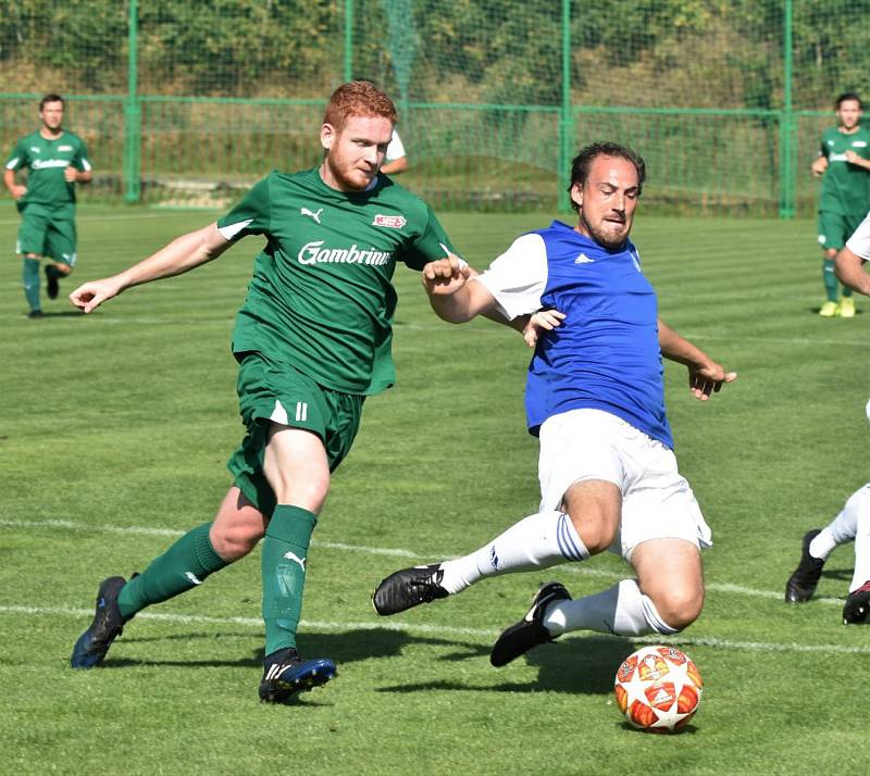 Lažišťští fotbalisté (zelené dresy) přehráli Třeboň 3:2.