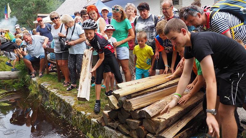 Plavení dříví na Jeleních Vrších.