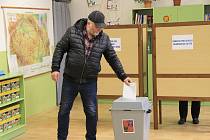 Devět set dvacet dva voličů je zapsáno ve volebním okrsku číslo 8 v Prachaticích, který je v ZŠ Vodňanská.