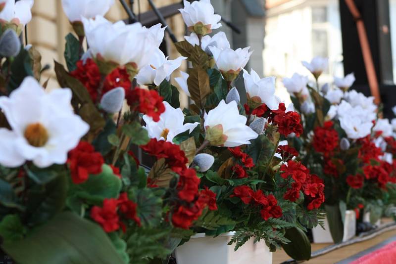 Slavnosti Zlaté stezky v Prachaticích zahájil v pátek v 17 hodin slavnostní průvod a historická ceremonie věnovaná zasedání městské rady nad návrhem nové prachatické kašny.