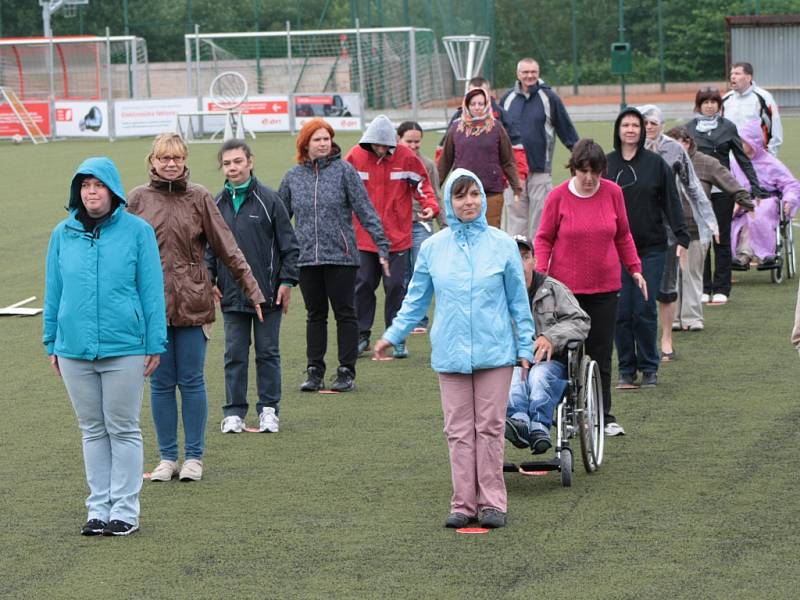 Centrum Stroom Dub připravilo na čtvrteční den výjimečnou sportovně kulturní akci nazvanou Spartakiáda pod Libínem 2015 pro osoby se zdravotním postižením z různých míst České republiky. Vrcholem bylo společné cvičení osob se zdravotním postižením.
