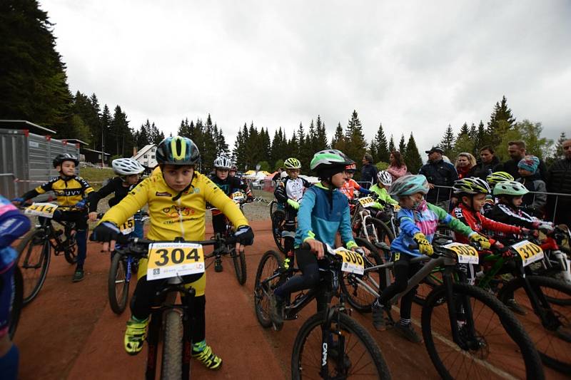 Nejmenší bikeři zahájili seriál Jihočeského poháru MTB.