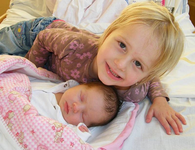 Kristýna Pešková se v prachatické porodnici narodila 26. října 2011 ve 12.45 hodin, vážila 3440 gramů a měřila 50 centimetrů. Rodiče Michaela a Jiří Peškovi jsou z Prachatic. S malou sestřičkou se nechala vyfotografovat i čtyřletá Michaela.