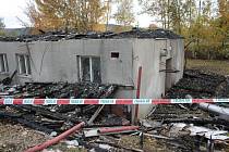 Na dopadení žháře vypsal majitel vyhořelé bývalé ubytovny ve Lhenicích odměnu sto tisíc korun.