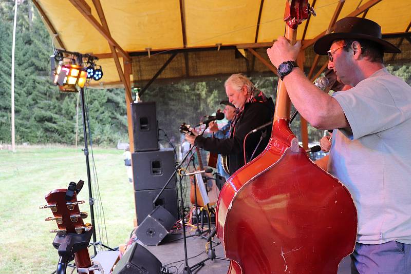 Benefiční koncert pro Dům klidného stáří v Pravětíně na Kubově Huti.