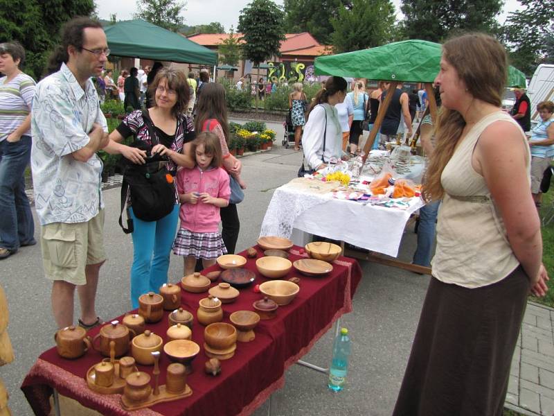 Sobotní dopoledne v Chlumanech patřilo dalšímu trhu.  