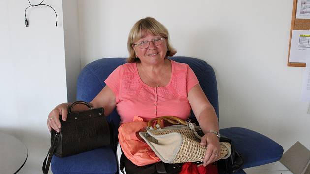 Marie Šejnová z Jámy přinesla deset kabelek do Kabelkového veletrhu Deníku.