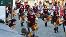 Slavnosti Zlaté stezky v Prachaticích zahájil v pátek v 17 hodin slavnostní průvod a historická ceremonie věnovaná zasedání městské rady nad návrhem nové prachatické kašny.