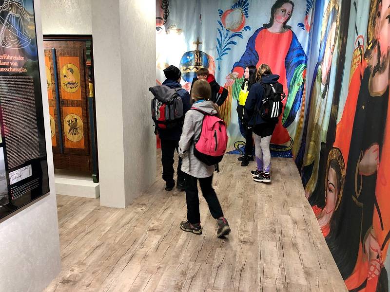 Výlety nejen turistů, ale také školních tříd míří do kvildské galerie podmaleb. Každý si ji tam může i vyrobit