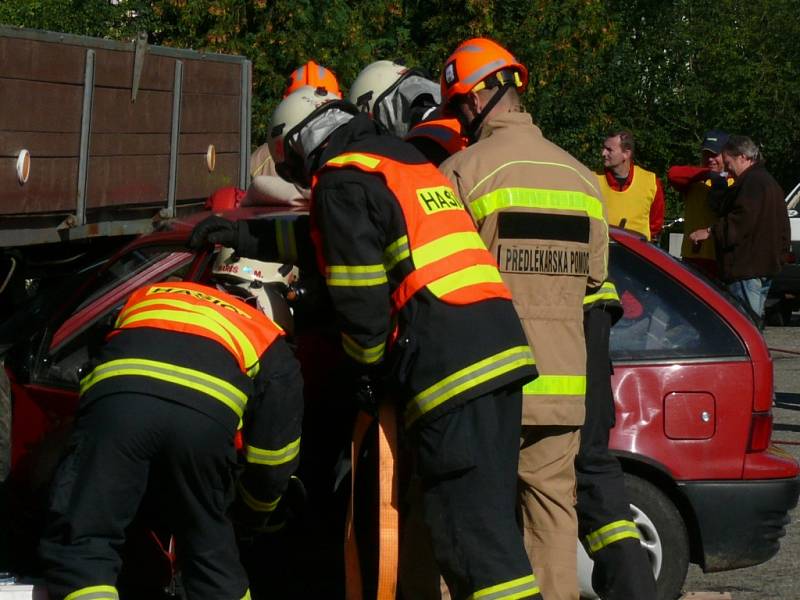 Profeionální hasiči soutěžili ve vyprošťování osob