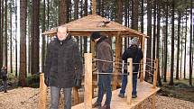 Zvířecí říši představuje nový areál lesních her nad Lázněmi sv. Markéty.