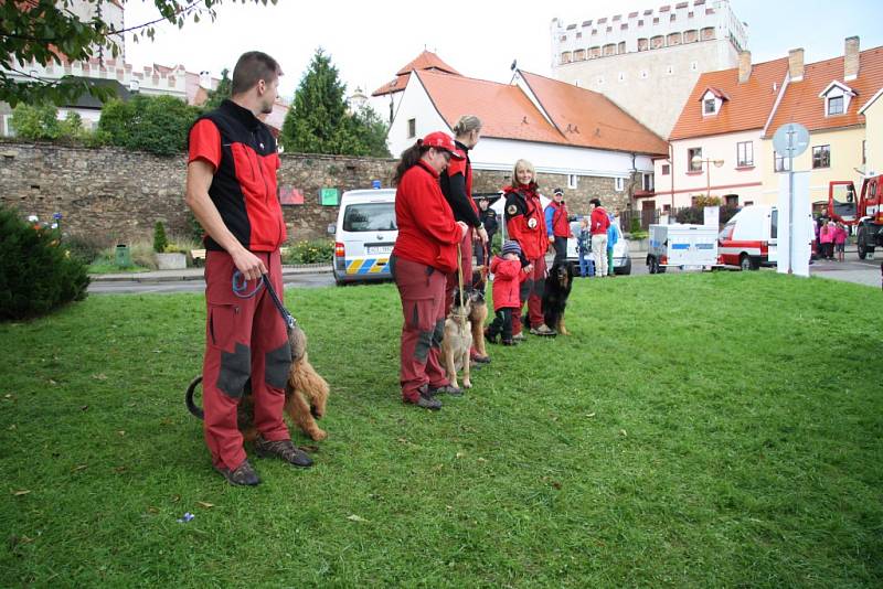 Oblastní spolek českého Červeného kříže uspořádal v pondělí v Prachaticích ve spolupráci se složkami integrovaného záchranného systému Den branné přípravy.