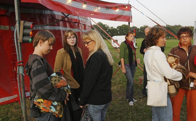 Francouzský Cirque Trotolla čekají na zámku Kratochvíle ještě dvě vystoupení v pátek 11. a v sobotu 12. září.