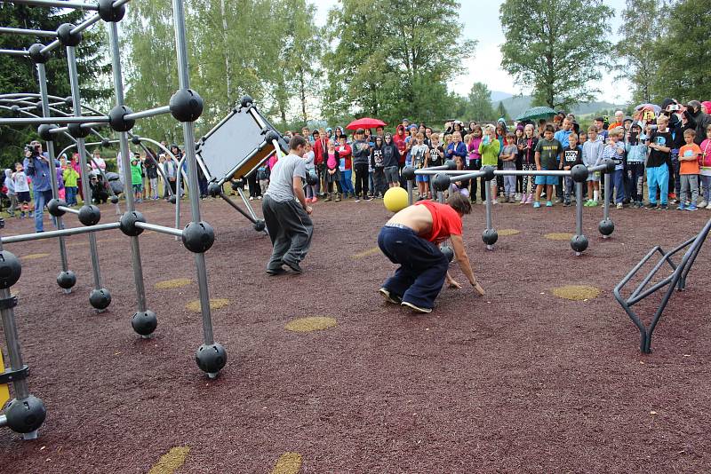 Veřejné parkourové hřiště otevřeli v pondělí 4. září ve Volarech.