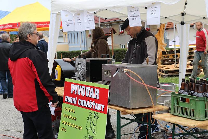 Jarmark sv. Jiljí ve Lhenicích nezkazilo ani deštivé počasí.