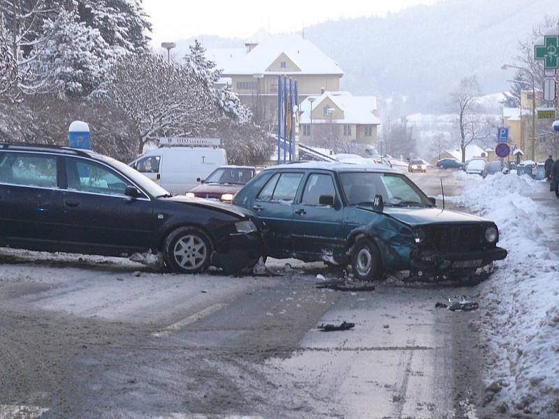 Úterní nehoda v prachatické Vodňanské ulici.