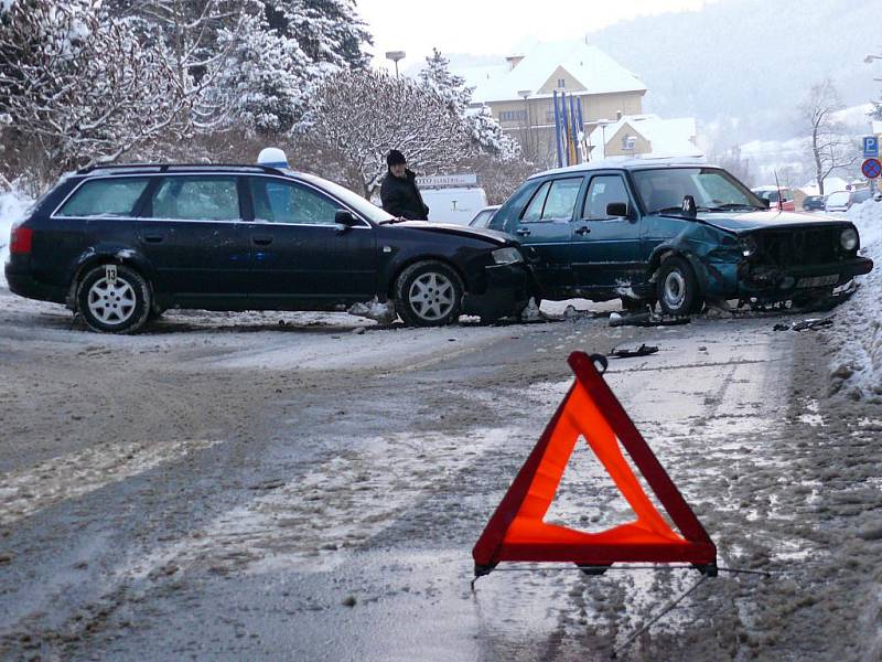 Úterní nehoda v prachatické Vodňanské ulici.