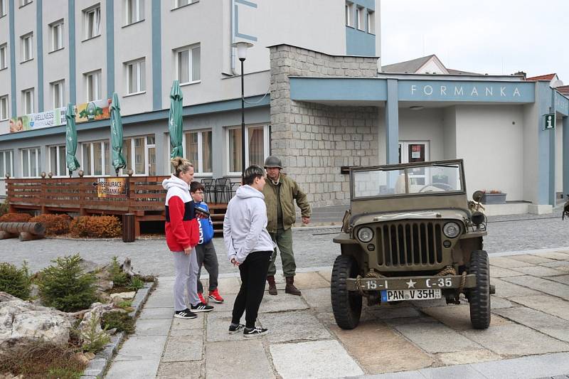 V pátek 6. května 2022 přijela do Volar kolona historických vozidel americké armády z Klubu vojenské historie Gabreta.