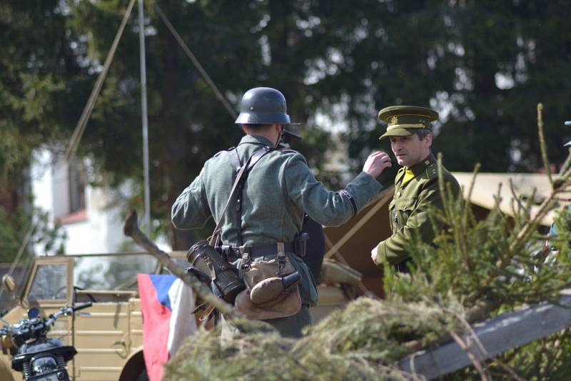 O víkendu připravili v Kvildě oslavy výročí konce druhé světové války doplněné o ukázky bojů v českoněmeckém pohraničí.