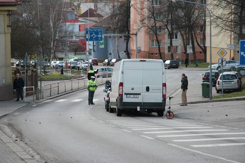 Úterý 29. března: Nehoda tří aut ve Vodňanské ulici v Prachaticích před základní školou. 