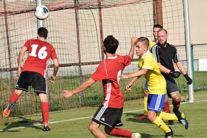 Fotbalová I.A třída: Trhové Sviny - Vimperk 5:0 (2:0).