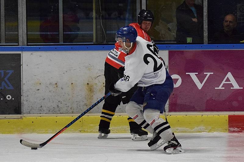 MHL: HC Čkyně - HC Prachatice 2:8 (1:5, 0:1, 1:2).