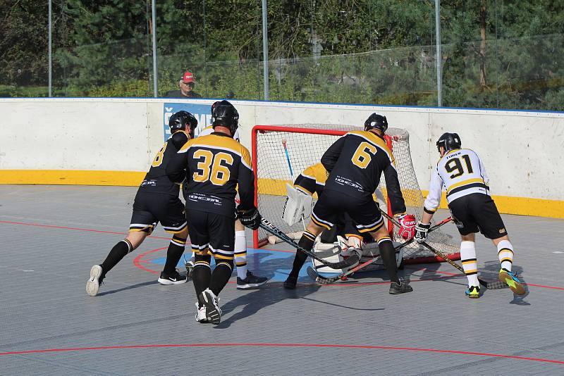 První hokejbalová liga: Prachatice - Suchdol 1:6.