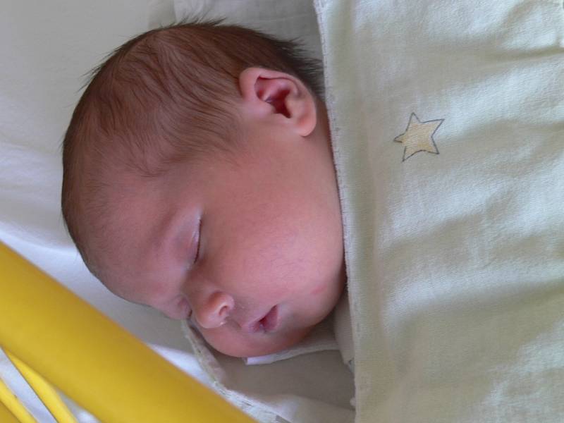 Emily Vondrušková se v prachatické porodnici narodila ve středu 11. července v 10.19 hodin. Vážila 3550 gramů a měřila 49 centimetrů. Rodiče Klára Jiraňová a Jan Vondruška jsou z Protivce.