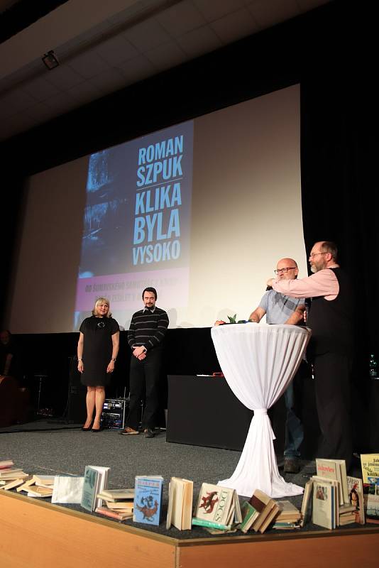 Slavnostní galavečer a vyhlášení cen Festivalu Šumava Litera ve Vimperku. Foto: Leoš Russ