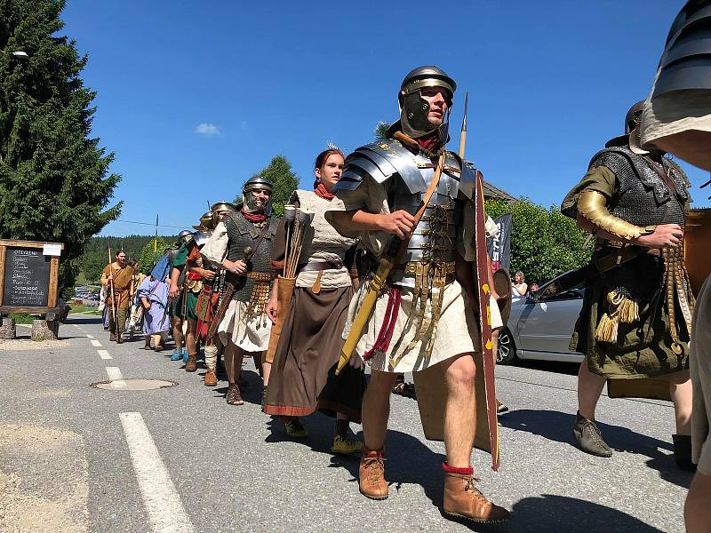 Římští legionáři a stateční barbaři bavili diváky ve Kvildě.