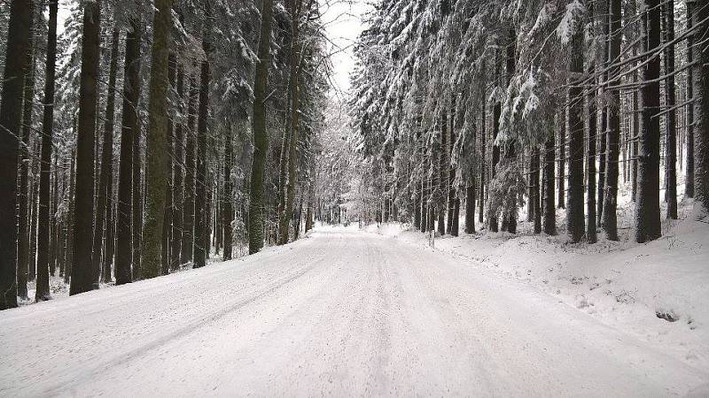 Zasněžená Šumava na konci dubna.