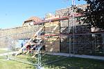 Rekonstrukce jižní části historických hradeb v Berouně.