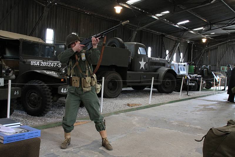 Army muzeum klub vojenské historie a techniky Zdice zahájilo sezonu.