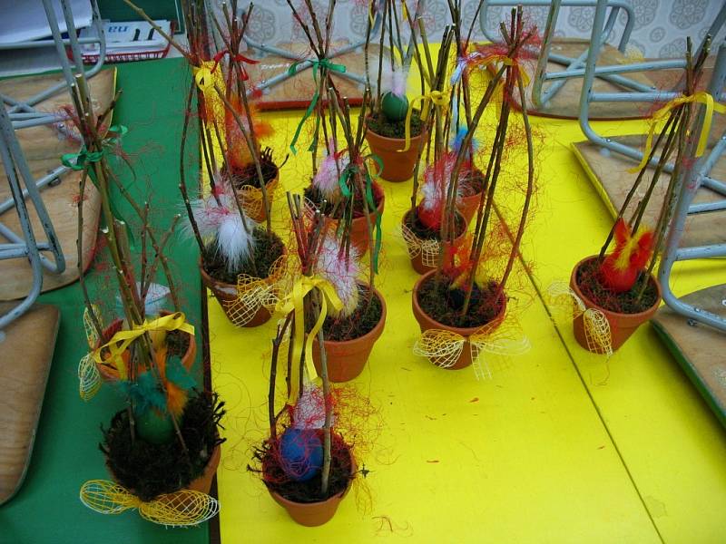 Děti vyráběly velikonoční dekorace v dílnách osovské školy 